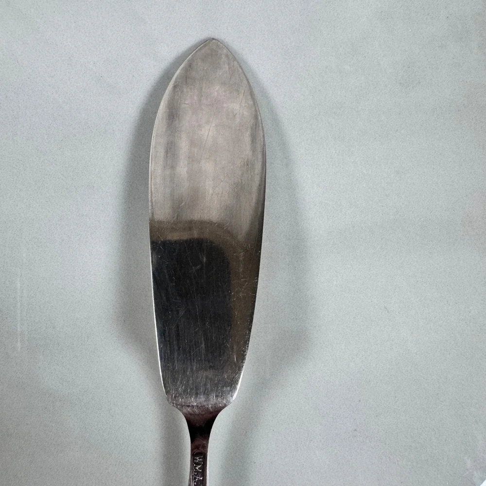 Vintage Oneida W.M. A. Rogers A1 Silver Plated Master Butter Knife Shell Pattern